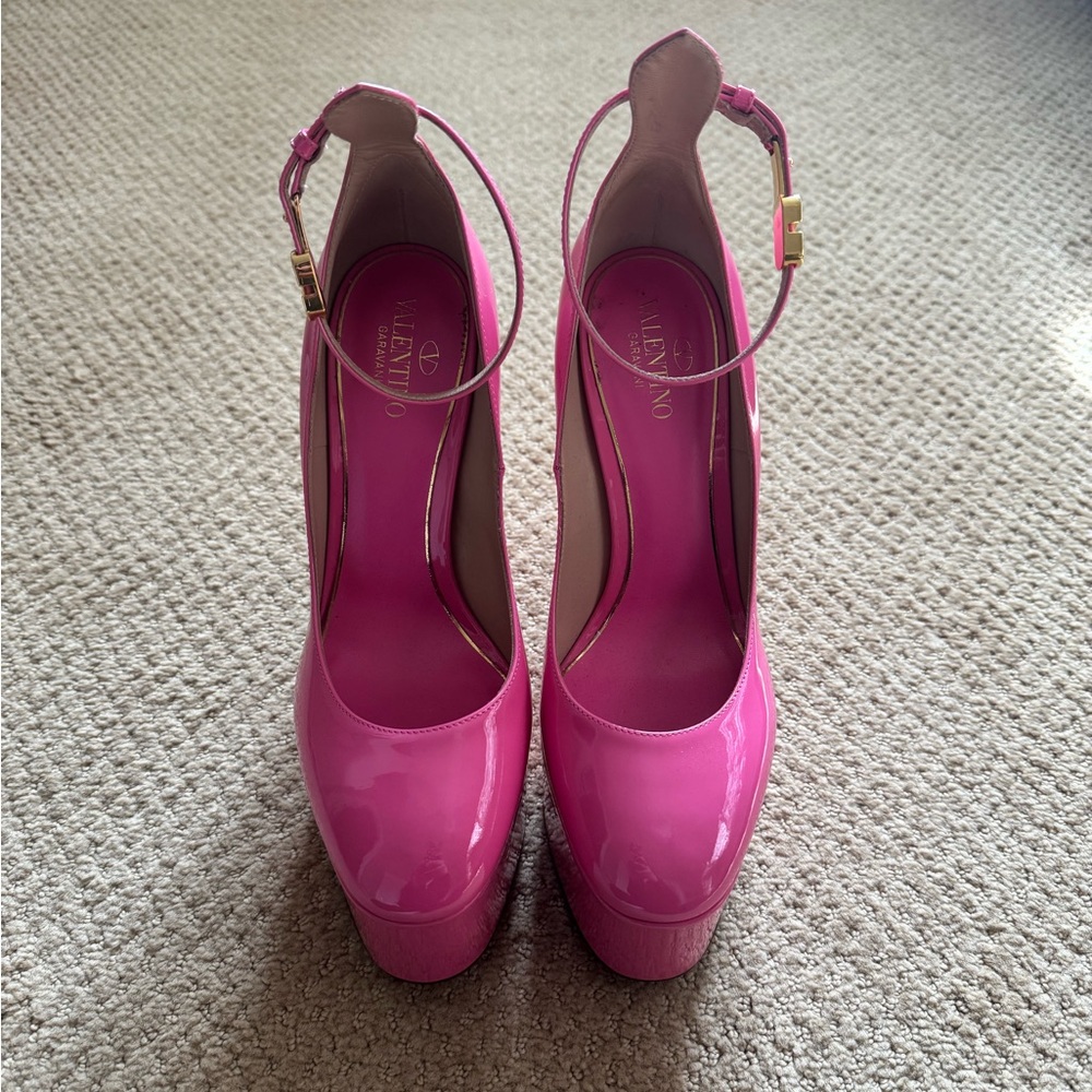 Valentino Garavani Tan-go Pumps - Picture 2 of 5